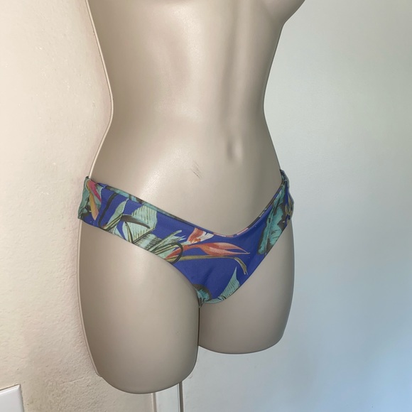 Best Bikini Thong Ever - Picture 3 of 6